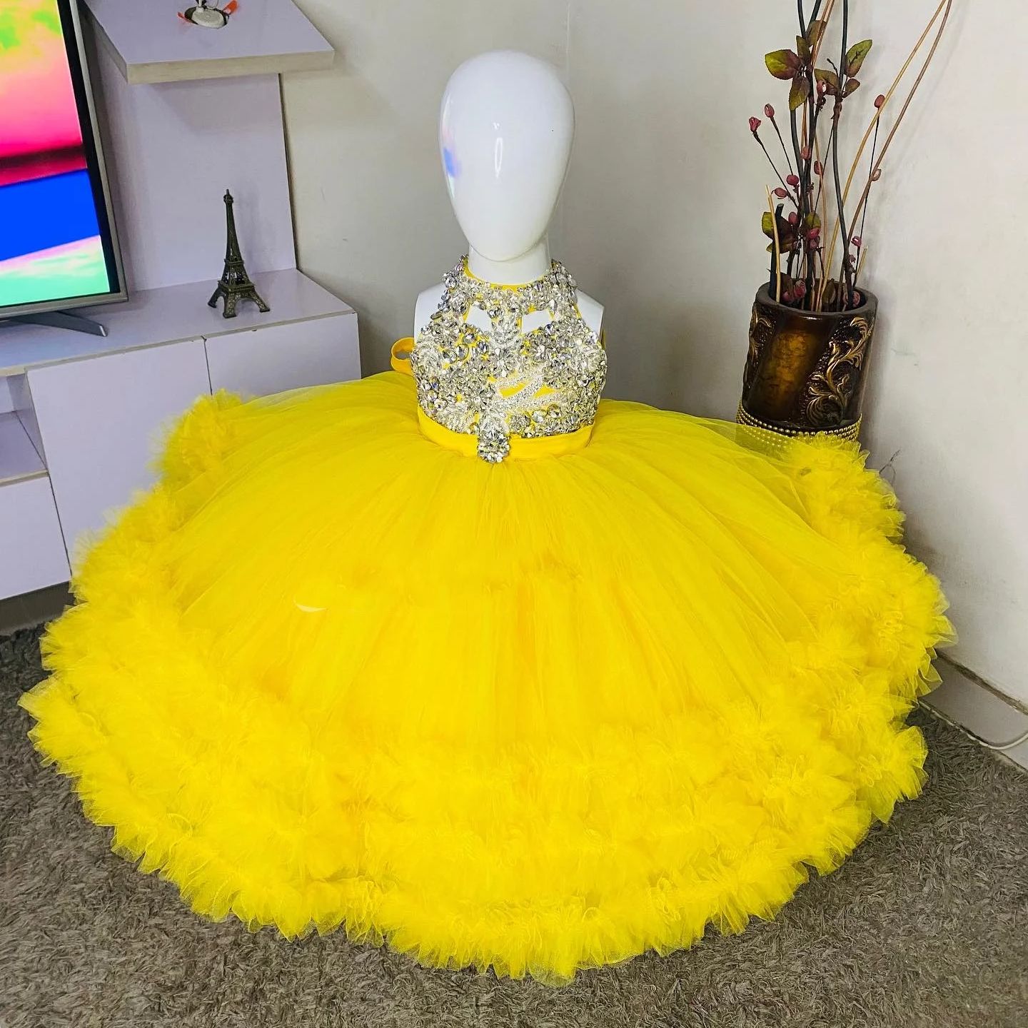 Wunderschönes gelbes Blumenmäd – Baby Clothing Yellow Bewertung und Preis