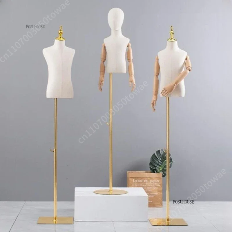 Kinder-Schaufensterpuppe mit V – Baby Clothing Store Bewertung und Preis