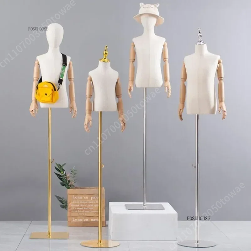 Kinder-Schaufensterpuppe mit V – Baby Clothing Store Bewertung und Preis