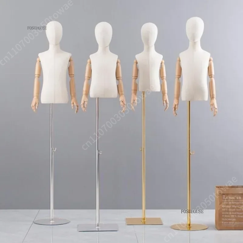 Kinder-Schaufensterpuppe mit V – Baby Clothing Store Bewertung und Preis