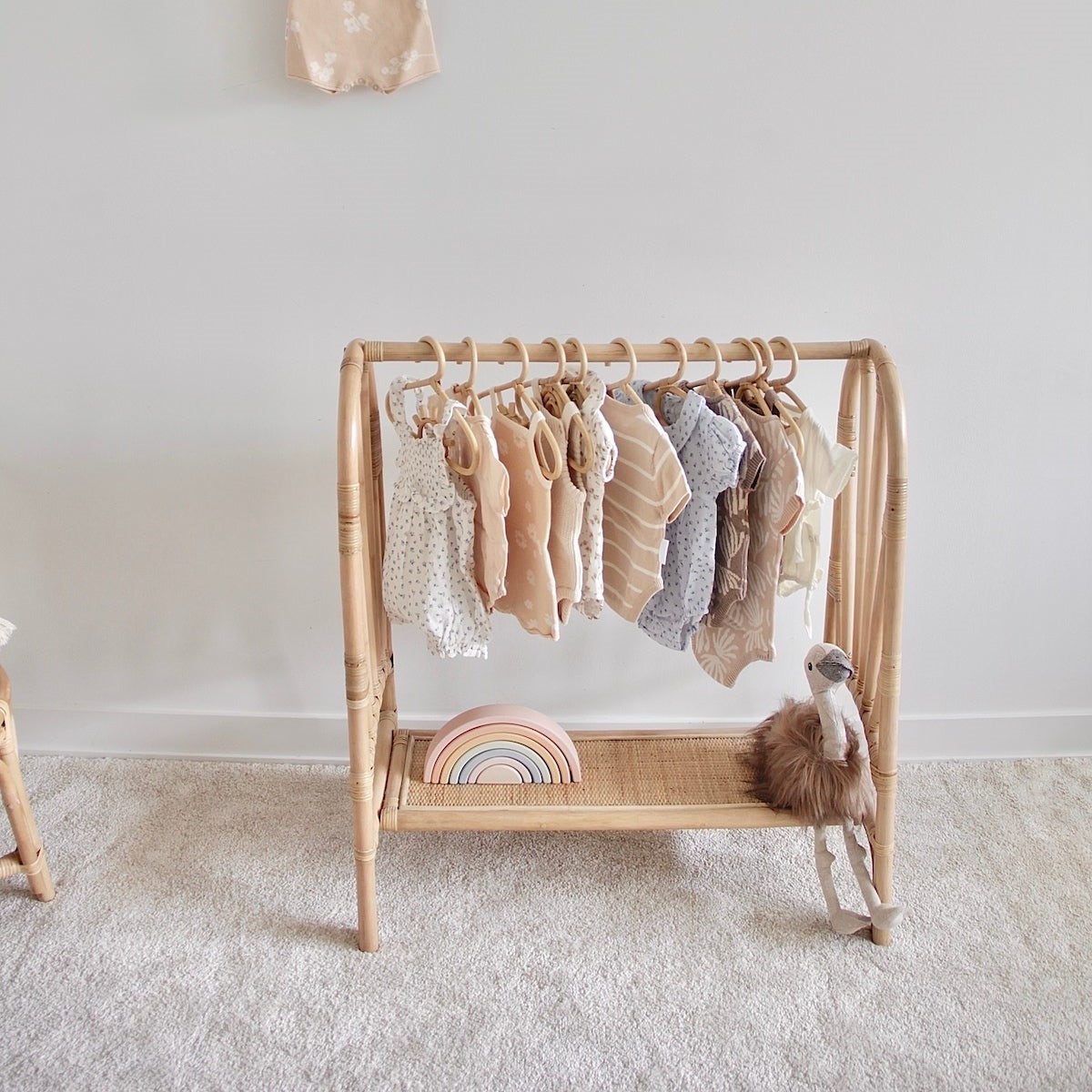 Dekorative kleine Kleiderbügel – Baby Clothing Hanging Rack Bewertung und Preis